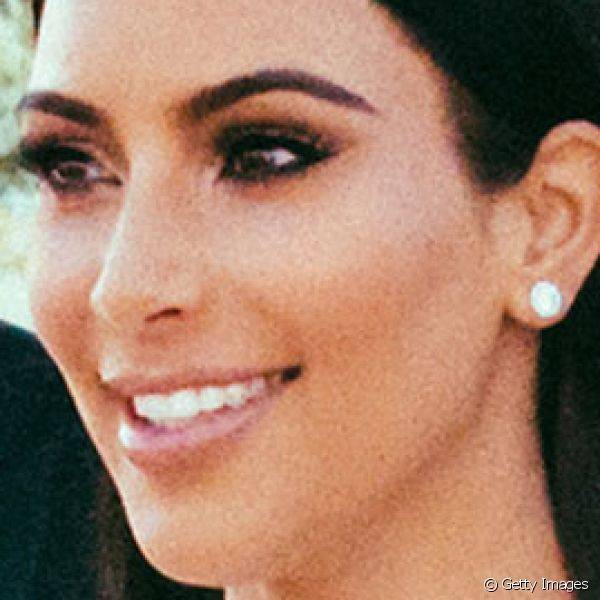 Em seu casamento com Kanye West esse ano, Kim Kardashian usou uma beleza cl?ssica e apenas definiu os olhos para uma maquiagem marcante
